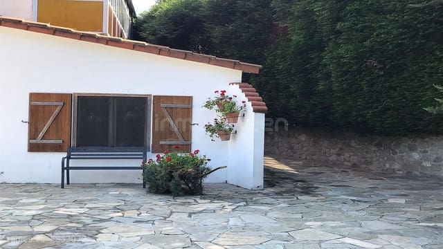 5 bedroom Townhouse for sale in Llanes with pool - € 499,000 (Ref: 9159038)