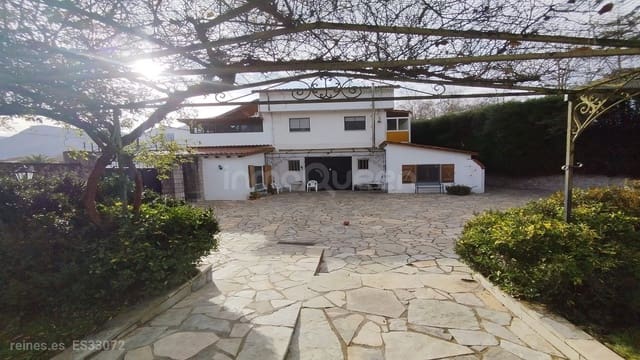 5 bedroom Townhouse for sale in Llanes with pool - € 499,000 (Ref: 9159038)