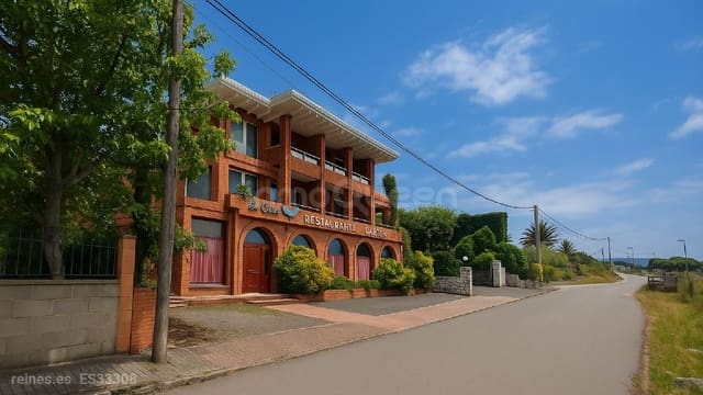 6 soveværelse Byhus til salg i Sancibrián, Santa Cruz de Bezana med swimmingpool garage - € 1.500.000 (Ref: 9160552)