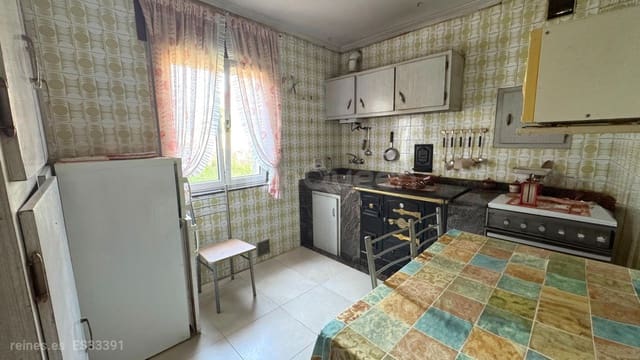 5 bedroom Townhouse for sale in Cortiguera, Suances with garage - € 259,000 (Ref: 9161532)