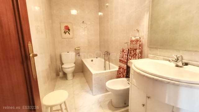 5 slaapkamer Halfvrijstaande villa te koop in Rasines met garage - € 265.000 (Ref: 9161852)