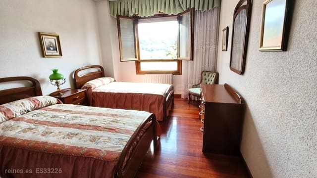 5 slaapkamer Halfvrijstaande villa te koop in Rasines met garage - € 265.000 (Ref: 9161852)