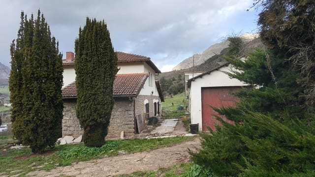4 makuuhuone Omakotitalo myytävänä paikassa Cillorigo de Liébana - 360 000 € (Ref: 9200882)