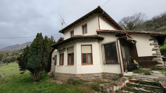 4 makuuhuone Omakotitalo myytävänä paikassa Cillorigo de Liébana - 360 000 € (Ref: 9200882)