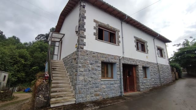 6 bedroom Townhouse for sale in Llanes - € 495,000 (Ref: 9384804)