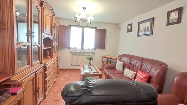 6 bedroom Townhouse for sale in Llanes - € 495,000 (Ref: 9384804)