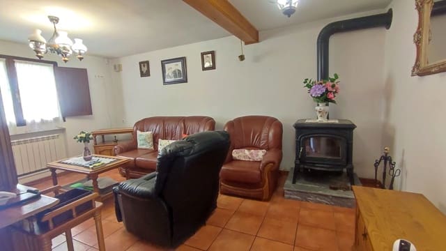 6 bedroom Townhouse for sale in Llanes - € 495,000 (Ref: 9384804)