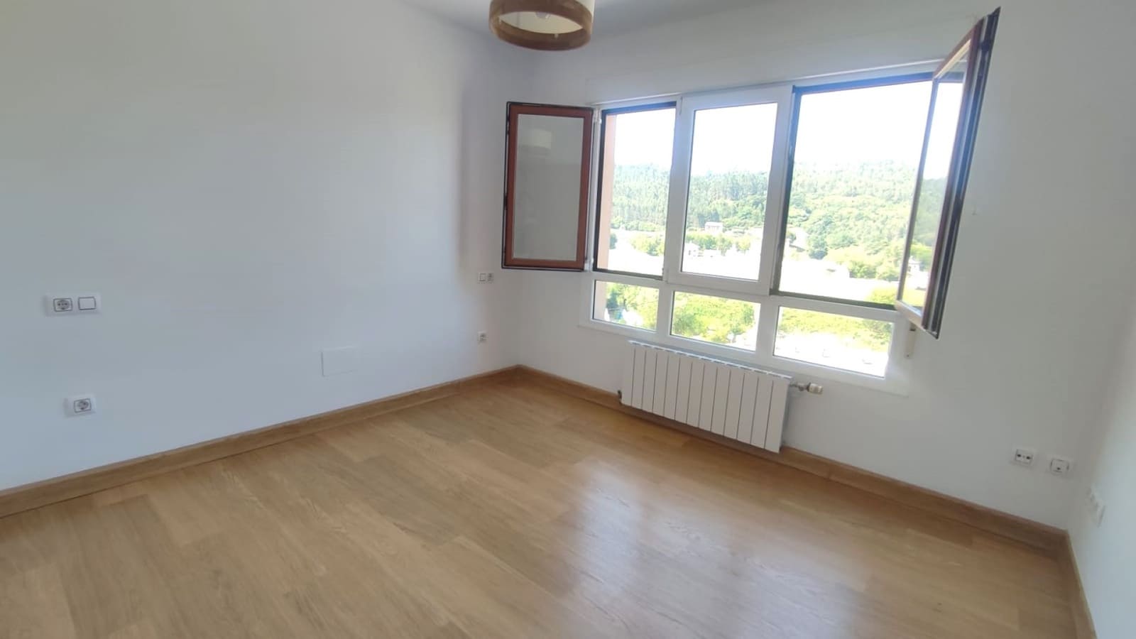 3 slaapkamer Flat te koop in Colombres met garage - € 180.000 (Ref: 9405868)