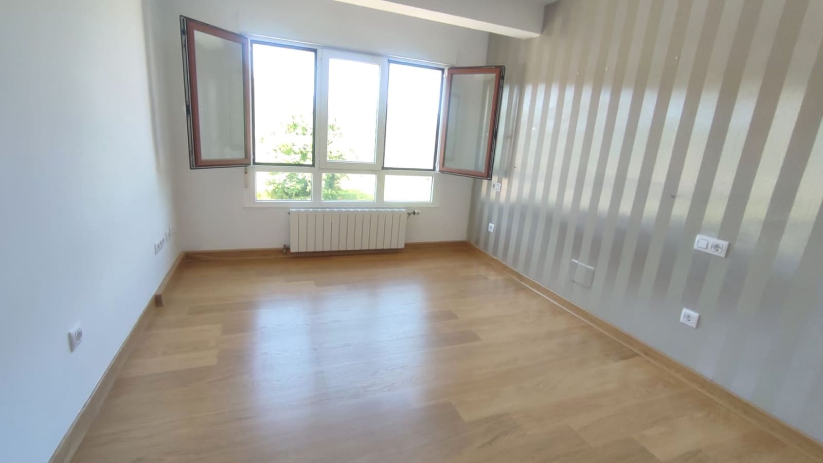 3 slaapkamer Flat te koop in Colombres met garage - € 180.000 (Ref: 9405868)