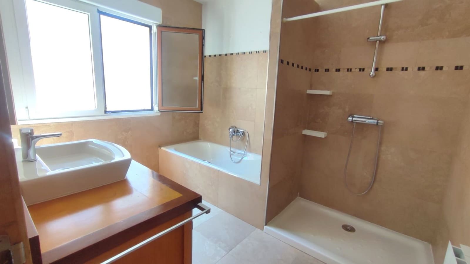 3 slaapkamer Flat te koop in Colombres met garage - € 180.000 (Ref: 9405868)