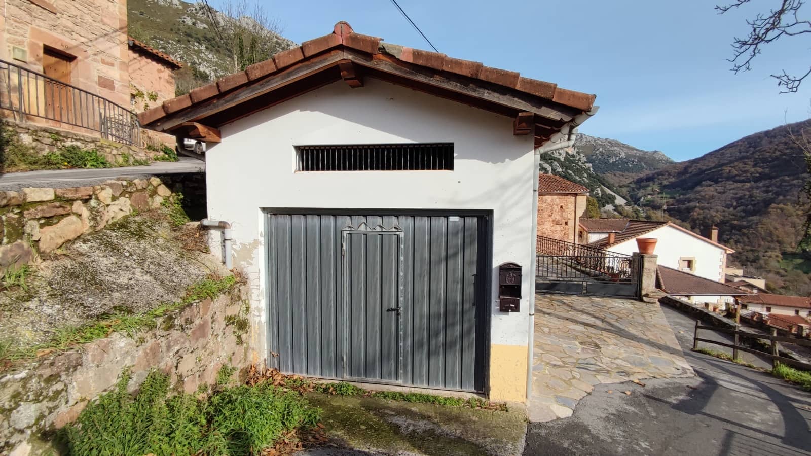 3 bedroom Townhouse for sale in Penarrubia with garage - € 349,000 (Ref: 9432502)