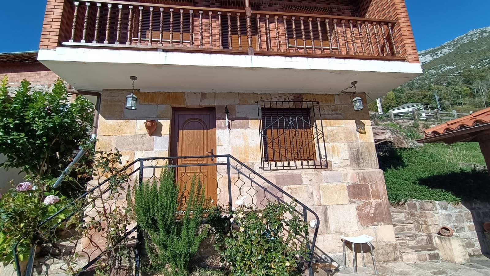 3 bedroom Townhouse for sale in Penarrubia with garage - € 349,000 (Ref: 9432502)