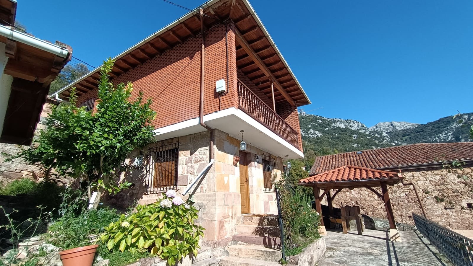 3 bedroom Townhouse for sale in Penarrubia with garage - € 349,000 (Ref: 9432502)