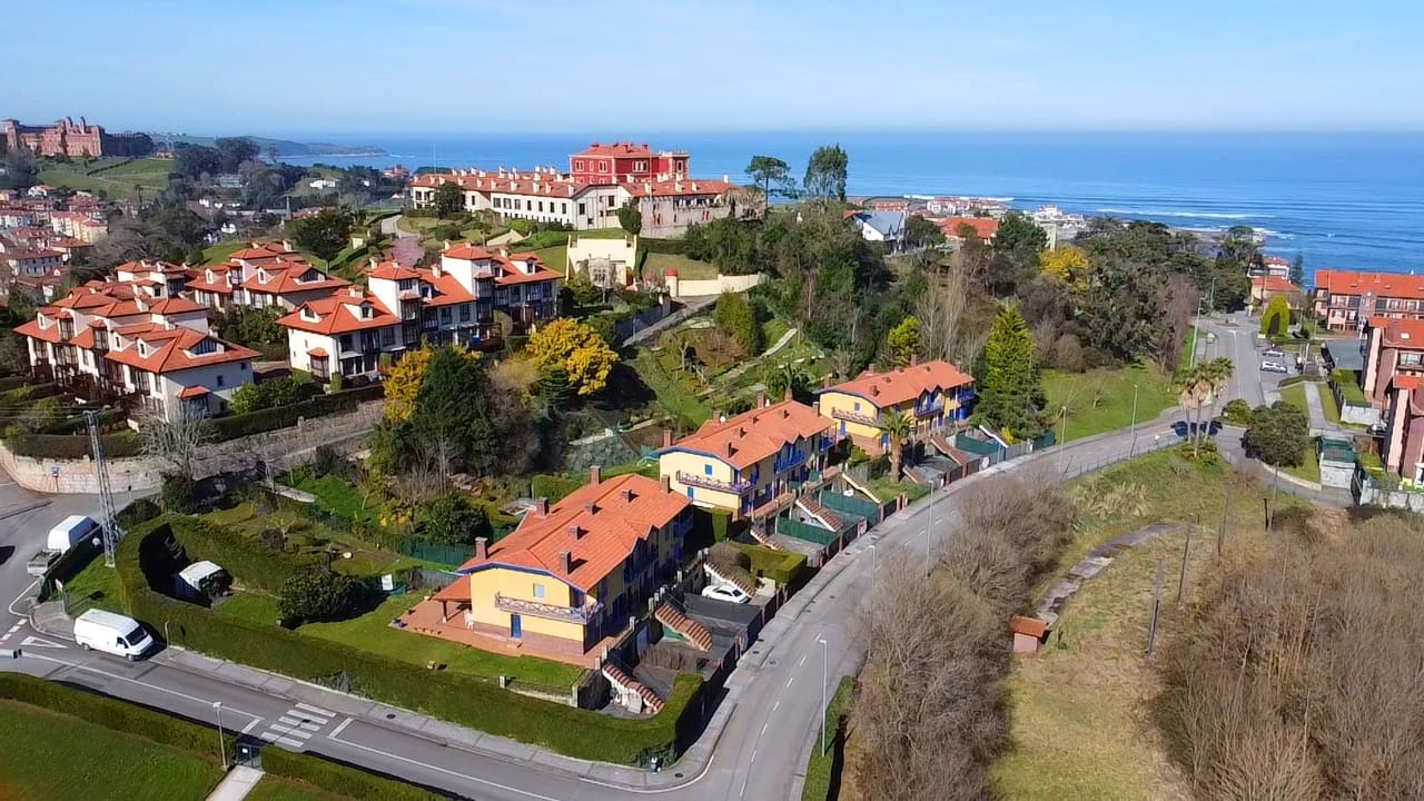 Adosado de 3 habitaciones en Comillas en venta con piscina garaje - 540.000 € (Ref: 9664046)