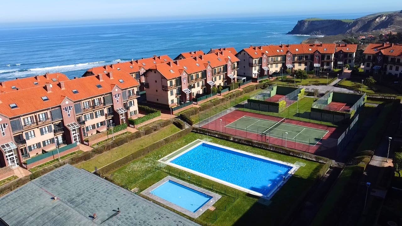 Adosado de 3 habitaciones en Comillas en venta con piscina garaje - 540.000 € (Ref: 9664046)