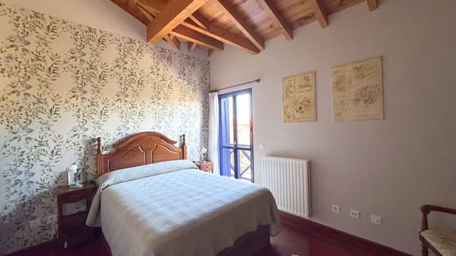 Adosado de 3 habitaciones en Comillas en venta con piscina garaje - 540.000 € (Ref: 9664046)