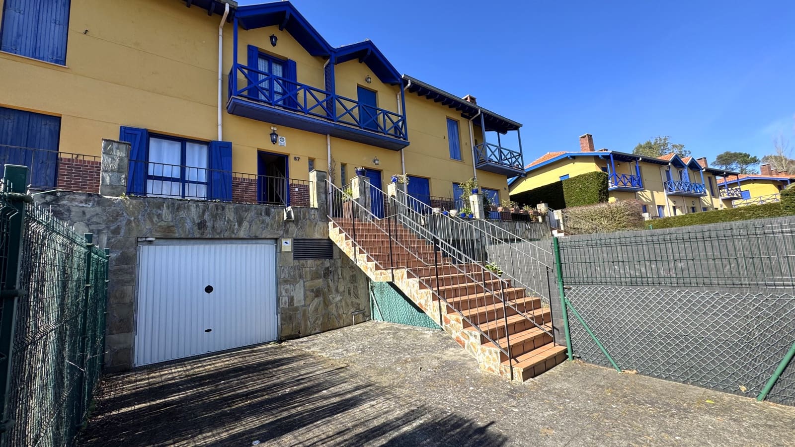 Adosado de 3 habitaciones en Comillas en venta con piscina garaje - 540.000 € (Ref: 9664046)
