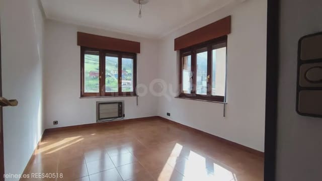 Piso de 3 habitaciones en Oviedo en venta - 75.000 € (Ref: 9715284)