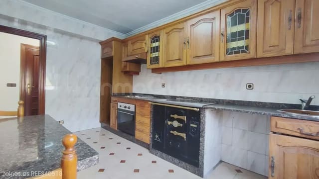Piso de 3 habitaciones en Oviedo en venta - 75.000 € (Ref: 9715284)