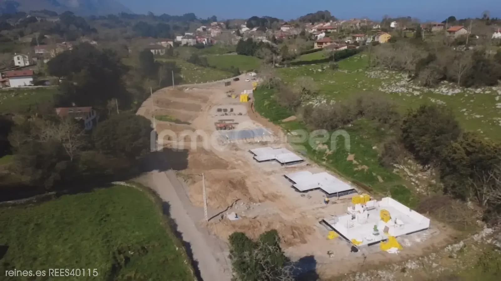 4 bedroom Apartment for sale in Llanes with garage - € 576,800 (Ref: 9715302)