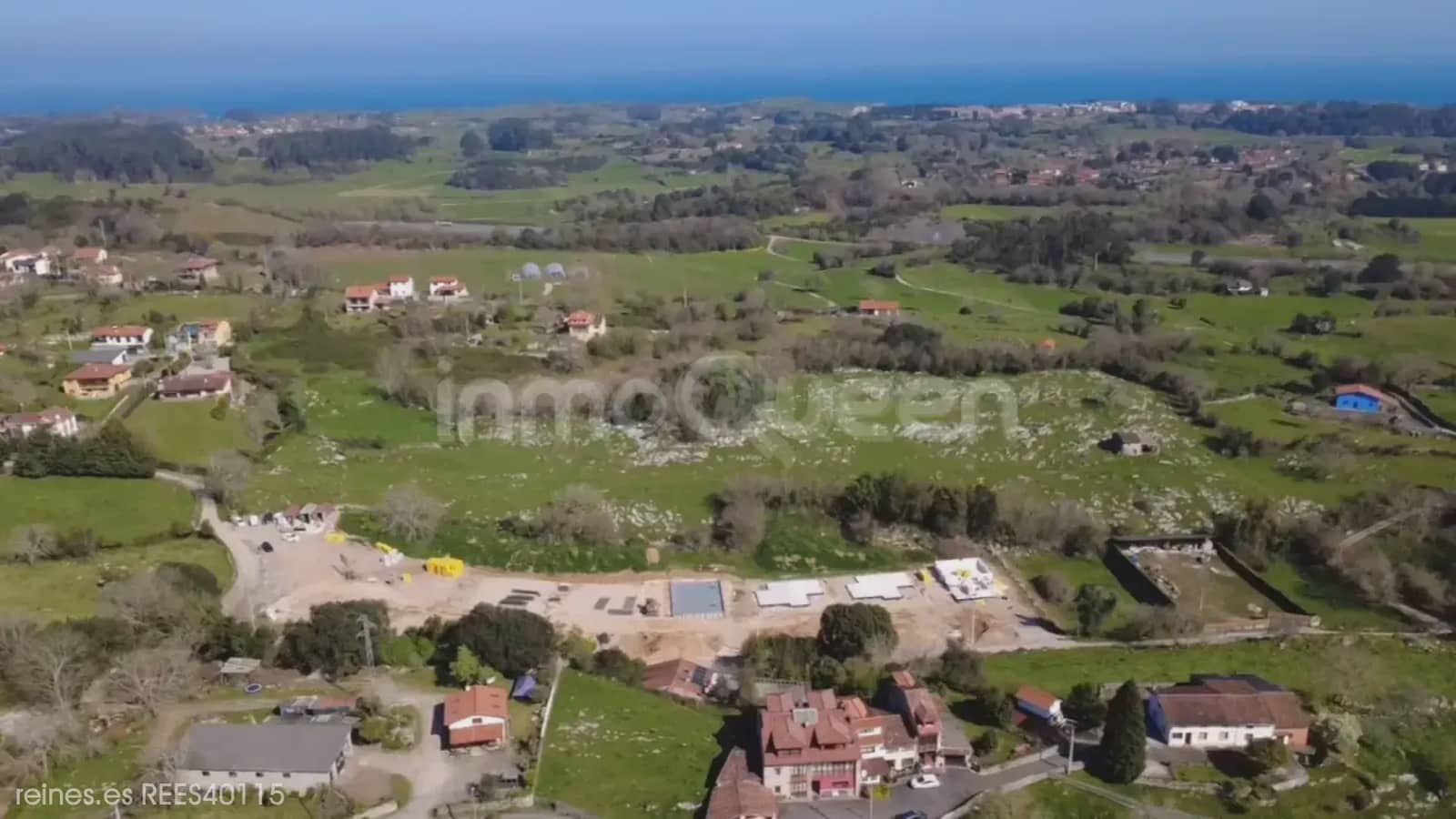 4 bedroom Apartment for sale in Llanes with garage - € 576,800 (Ref: 9715302)
