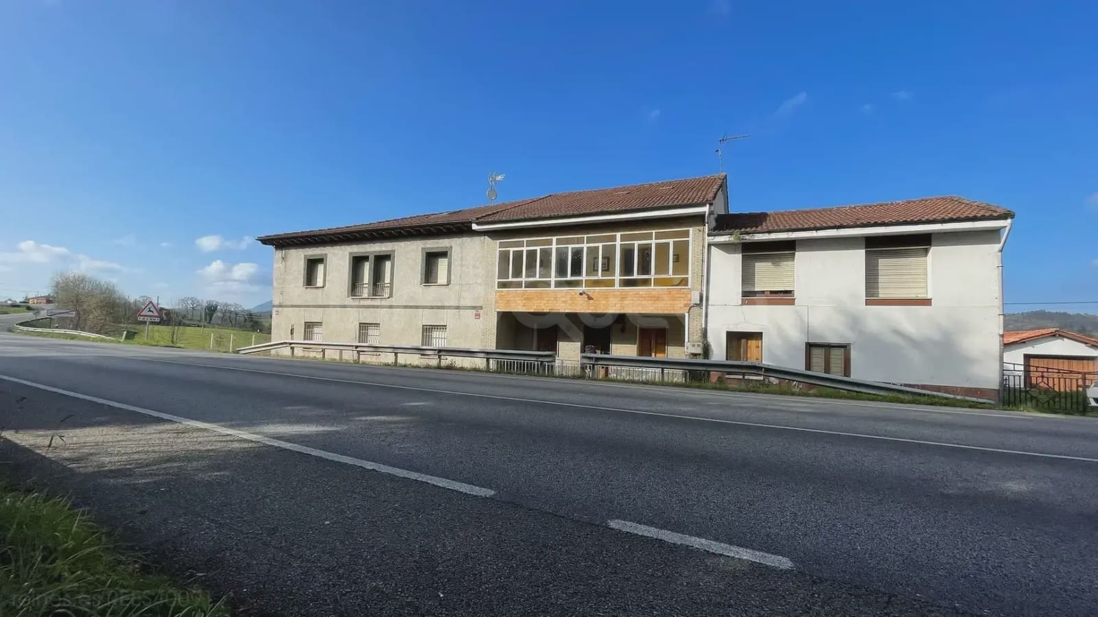 5 bedroom Finca/Country House for sale in Nava with garage - € 130,000 (Ref: 9715305)