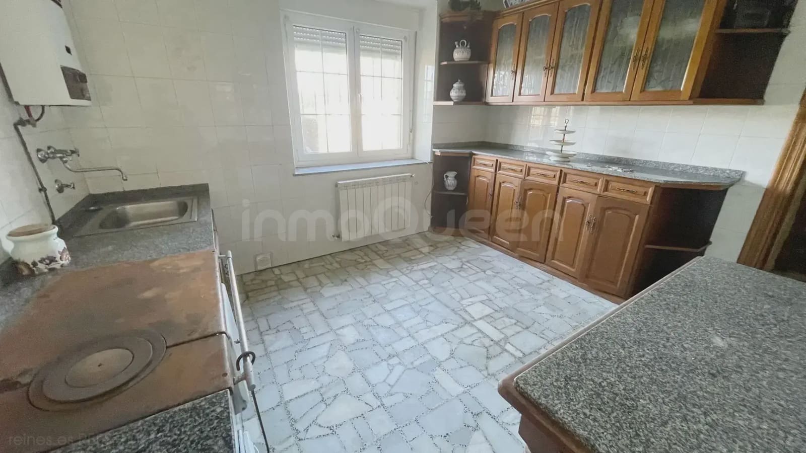 5 bedroom Finca/Country House for sale in Nava with garage - € 130,000 (Ref: 9715305)