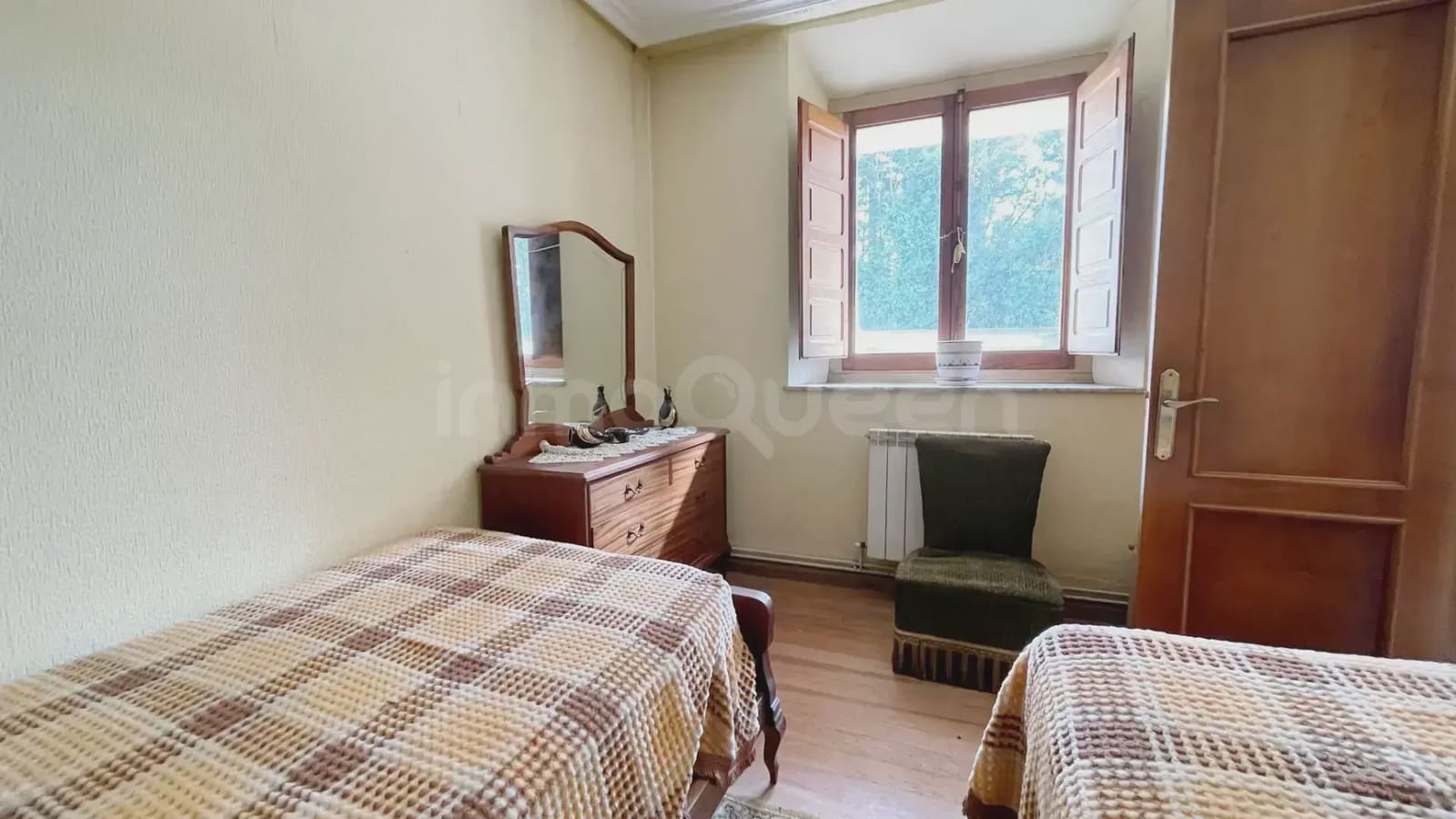 5 bedroom Finca/Country House for sale in Nava with garage - € 130,000 (Ref: 9715305)