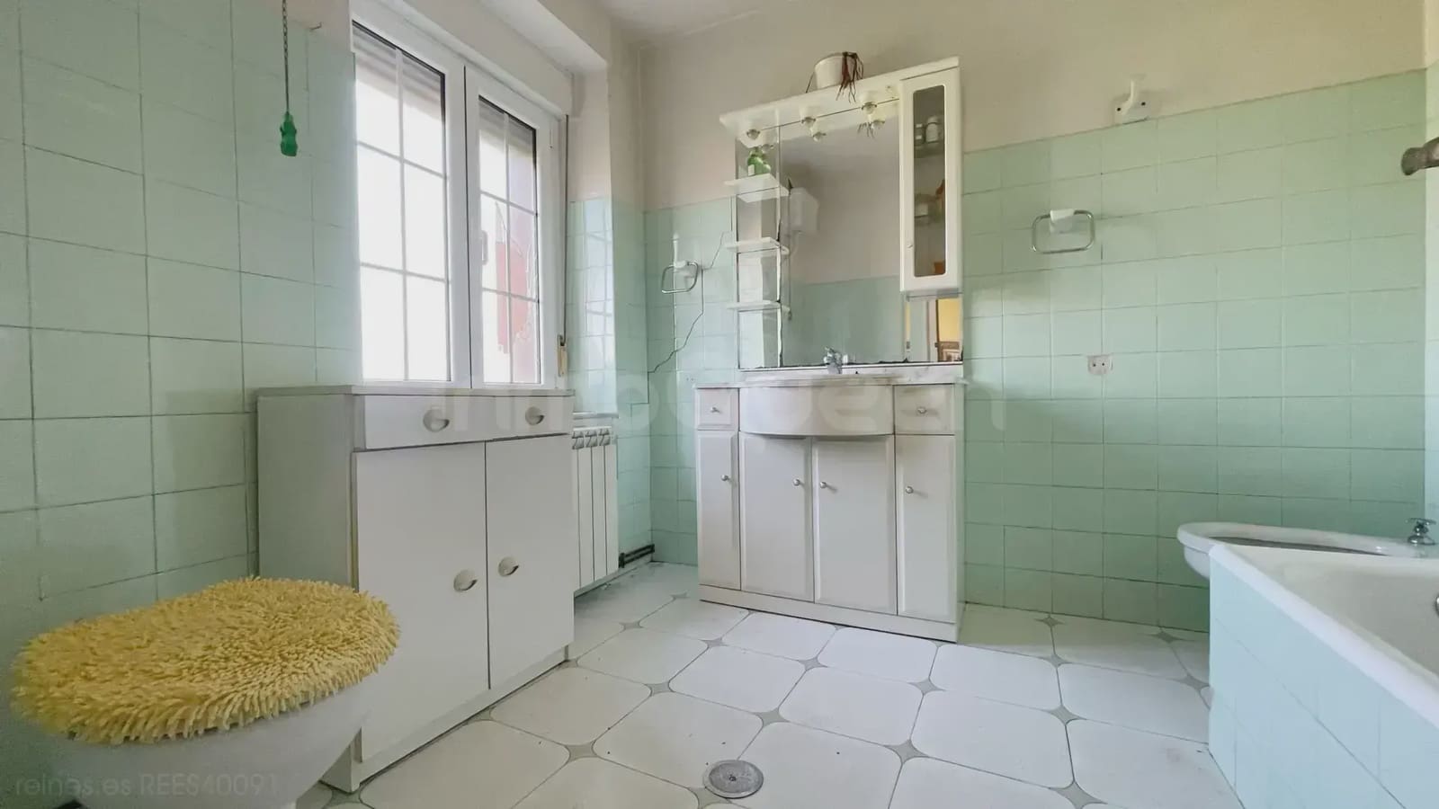 5 bedroom Finca/Country House for sale in Nava with garage - € 130,000 (Ref: 9715305)