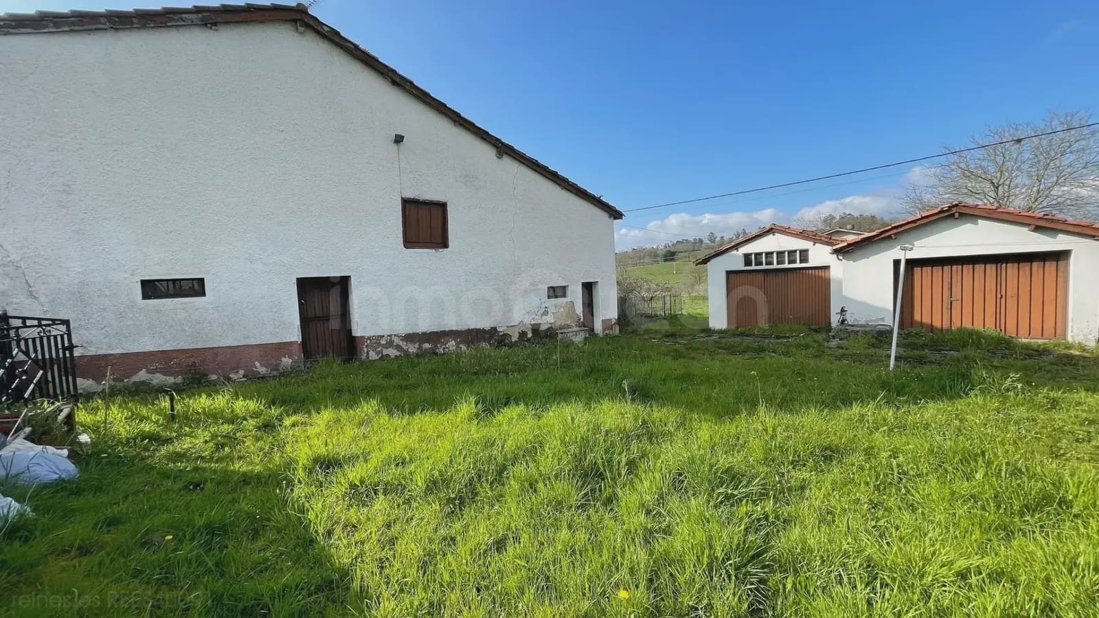 5 bedroom Finca/Country House for sale in Nava with garage - € 130,000 (Ref: 9715305)