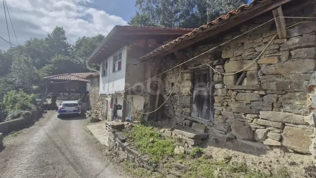 Finca/Herregård til salgs i San Martín del Rey Aurelio - € 49 900 (Ref: 9715309)