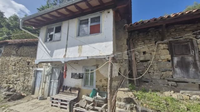 Finca/Herregård til salgs i San Martín del Rey Aurelio - € 49 900 (Ref: 9715309)