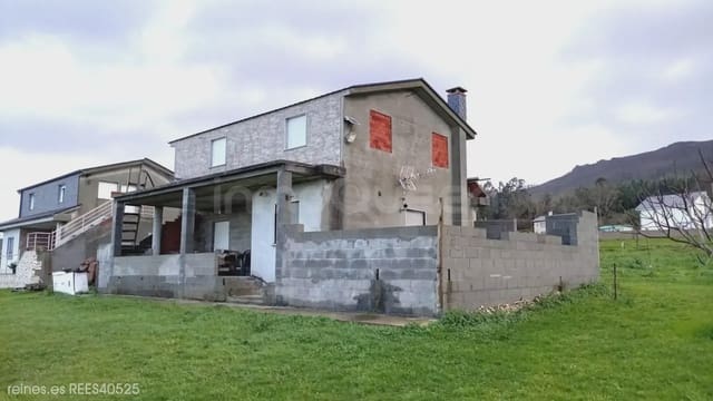 6 bedroom Apartment for sale in Barreiros with garage - € 285,000 (Ref: 9716776)