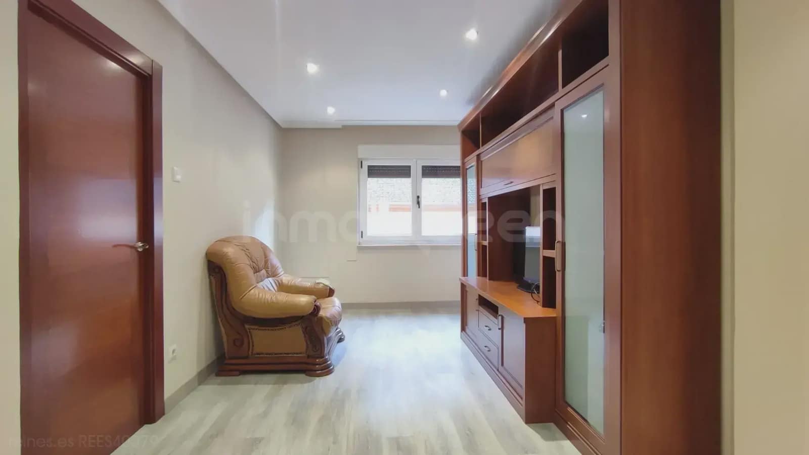 3 bedroom Flat for sale in Mieres - € 75,000 (Ref: 9727008)