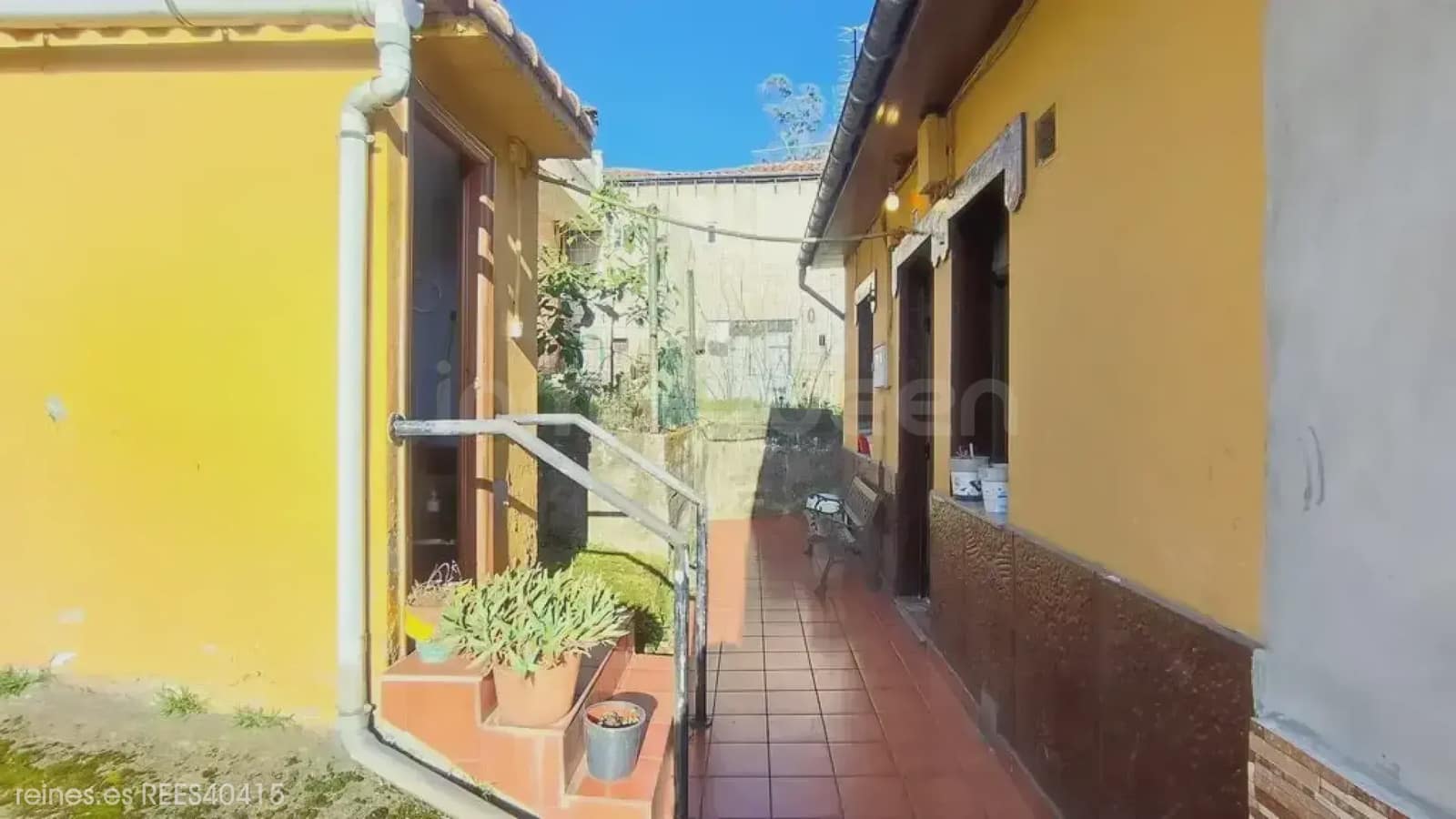 2 bedroom Finca/Country House for sale in Mieres - € 49,900 (Ref: 9727009)