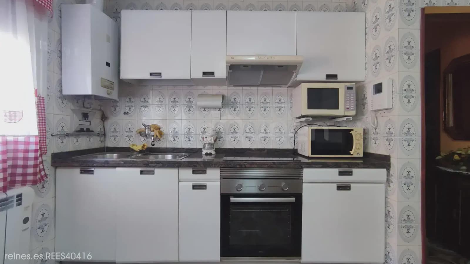 3 bedroom Flat for sale in Mieres with garage - € 75,000 (Ref: 9727010)