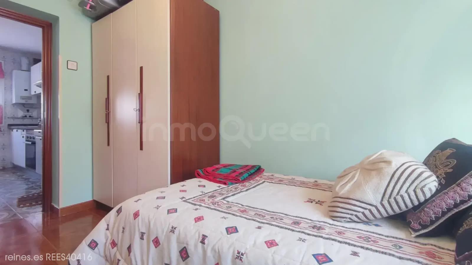 3 bedroom Flat for sale in Mieres with garage - € 75,000 (Ref: 9727010)