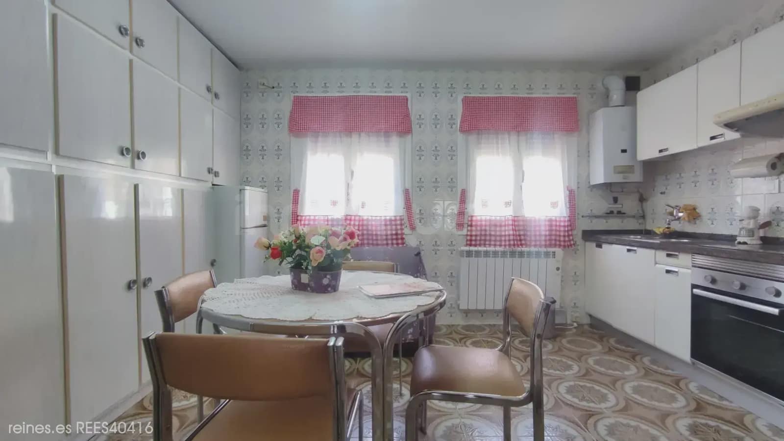 3 bedroom Flat for sale in Mieres with garage - € 75,000 (Ref: 9727010)