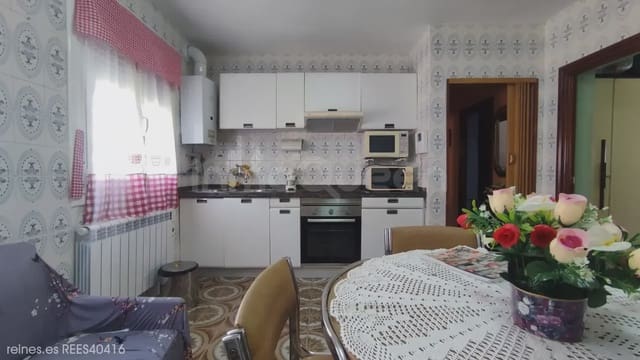 3 Zimmer Wohnung zu verkaufen in Mieres mit Garage - 75.000 € (Ref: 9727010)