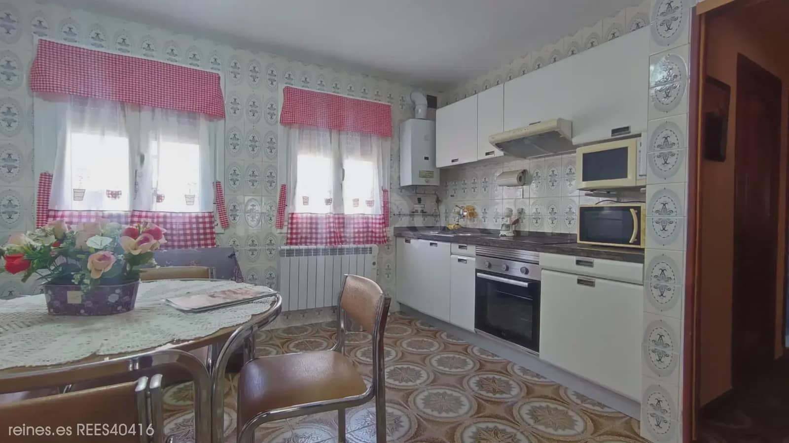 3 bedroom Flat for sale in Mieres with garage - € 75,000 (Ref: 9727010)