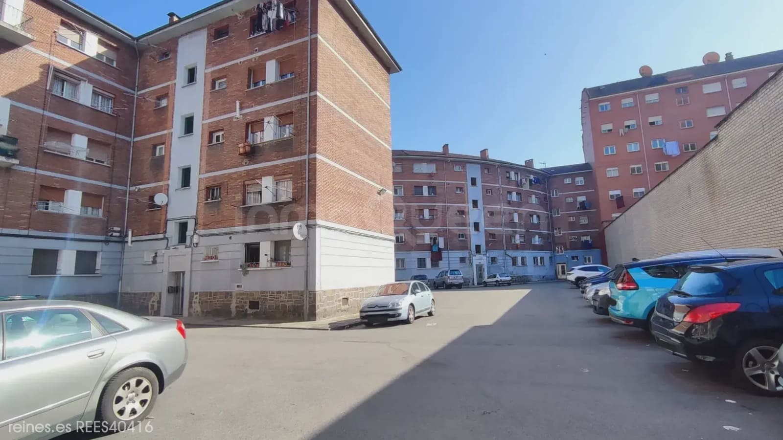 3 bedroom Flat for sale in Mieres with garage - € 75,000 (Ref: 9727010)