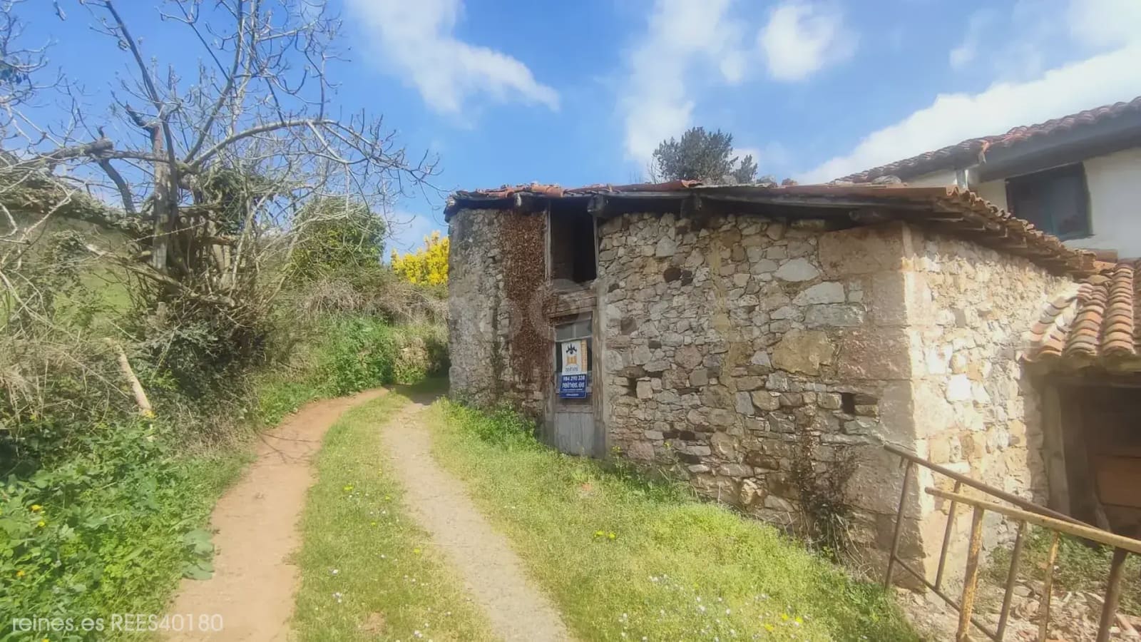 3 bedroom Finca/Country House for sale in Grado - € 35,000 (Ref: 9730537)