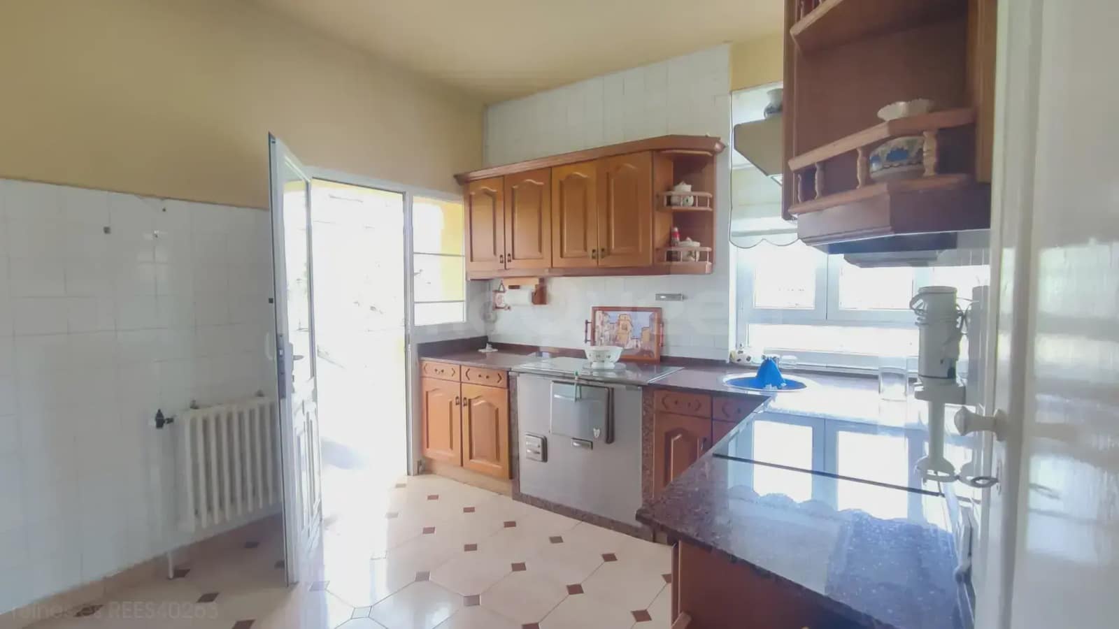 5 bedroom Finca/Country House for sale in Grado with garage - € 300,000 (Ref: 9730539)