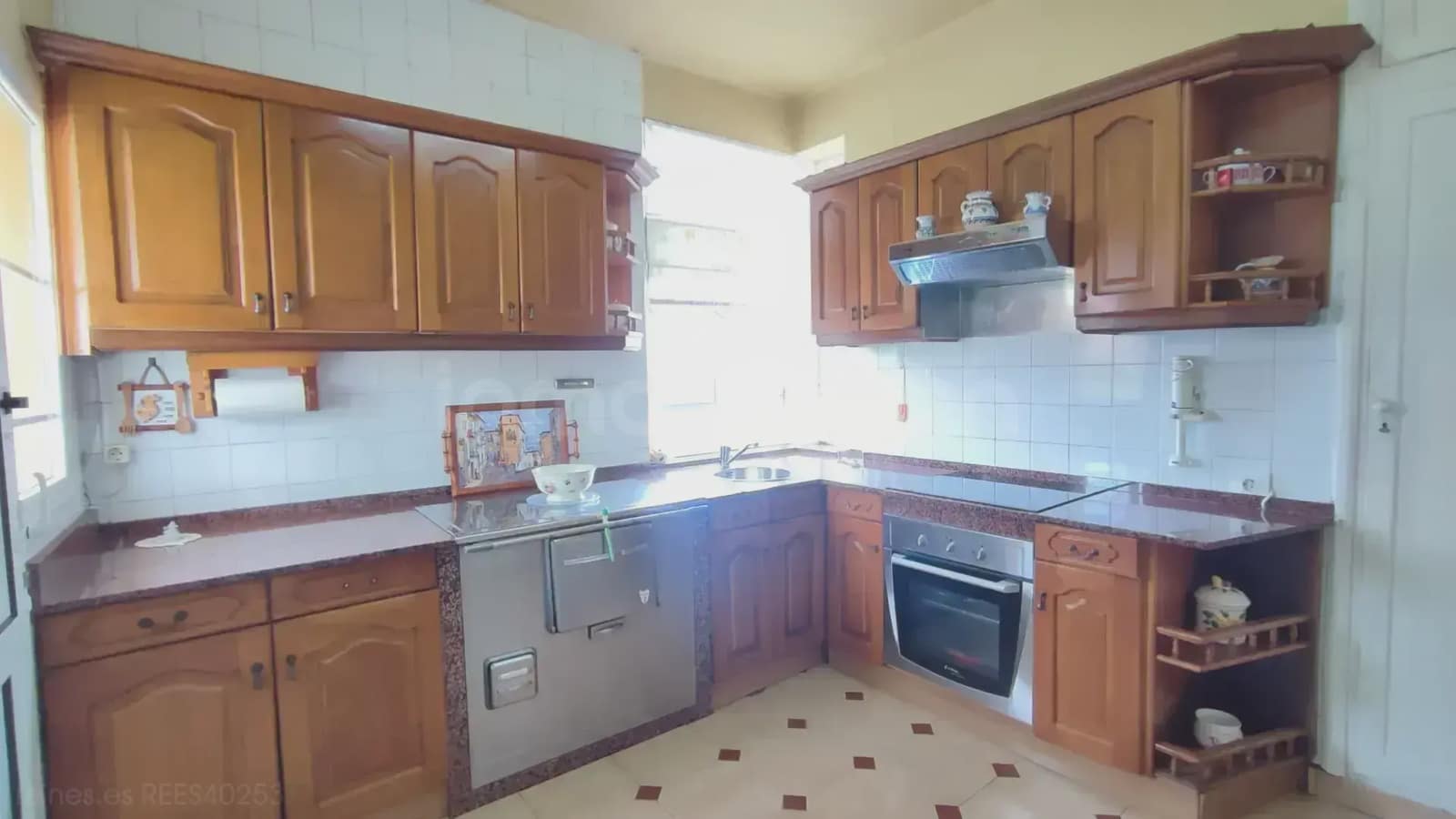5 bedroom Finca/Country House for sale in Grado with garage - € 300,000 (Ref: 9730539)