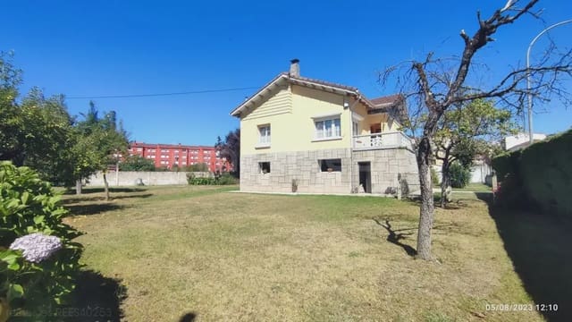 5 bedroom Finca/Country House for sale in Grado with garage - € 300,000 (Ref: 9730539)