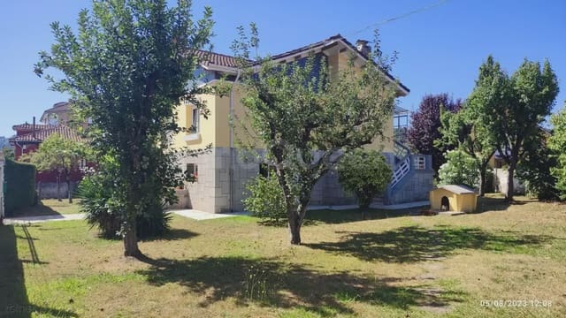 5 bedroom Finca/Country House for sale in Grado with garage - € 300,000 (Ref: 9730539)