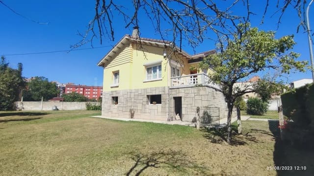 5 bedroom Finca/Country House for sale in Grado with garage - € 300,000 (Ref: 9730539)