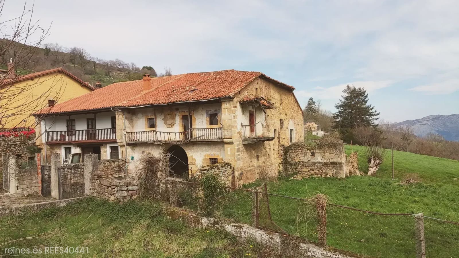 5 bedroom Finca/Country House for sale in Cieza - € 95,000 (Ref: 9730542)