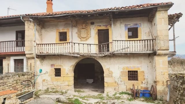 5 bedroom Finca/Country House for sale in Cieza - € 95,000 (Ref: 9730542)