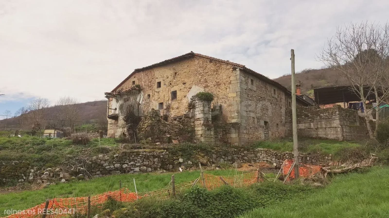 5 bedroom Finca/Country House for sale in Cieza - € 95,000 (Ref: 9730542)